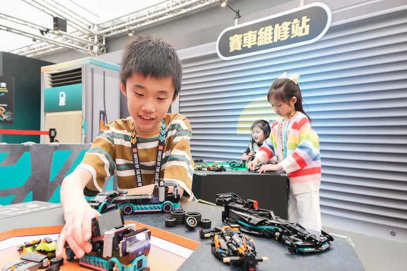 玩樂與競速的超刺激「樂高R極速賽車」登場。 圖／台灣樂高提供