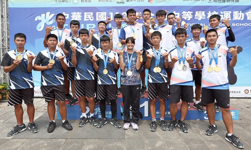 台南市南寧高中代表隊在軟網項目豪取6金創下紀錄。圖／台北市教育局提供